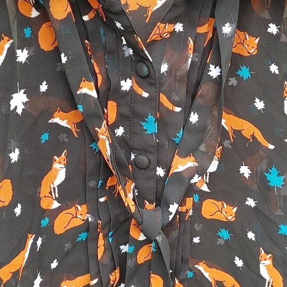 BEAUTIFUL Modcloth YUMI Fox Blouse Size Large - Picture 2 of 6